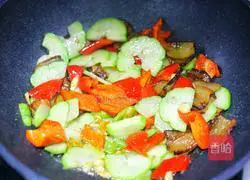 Illustration of how to make fried bacon with chayote 7