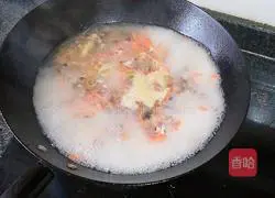 Illustration of how to make mushroom and shrimp soup 6