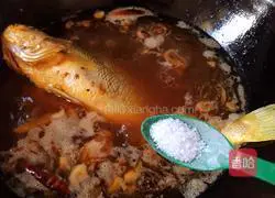 Recipe for braised yellow croaker Illustration 10