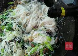 Illustration of how to make fried Xinghua rice noodles 19