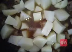 Illustration of how to make potato braised chicken 10