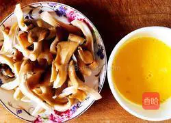 Illustration of how to make scrambled eggs with mushrooms 2