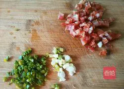 Illustration of making fried rice with sausage 2