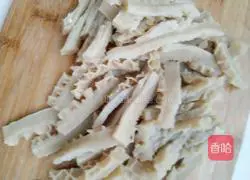 Illustration of how to make spicy stir-fried tripe 1