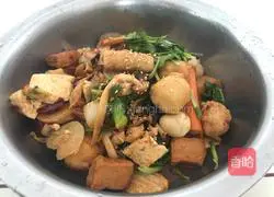 Spicy Illustration of how to make fragrant pot 10