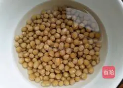 Illustration of braised pig's trotters with soybeans 2