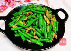 Illustration of how to make stir-fried cowpeas and meat 19