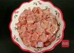 Illustration of how to make stir-fried peas with beef cubes 1