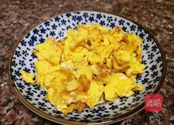 Illustration of how to make chrysanthemum scrambled eggs 9