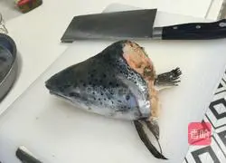 Illustration of how to make fish head and tofu soup 1