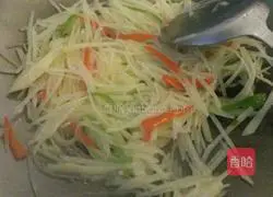 Illustration of how to make stir-fried shredded potatoes 4