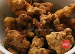 Illustration of how to make fried crispy pork 4