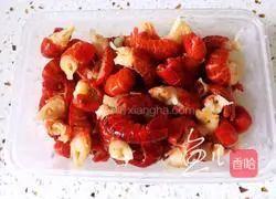 Illustration of how to make the spicy shrimp tail 1