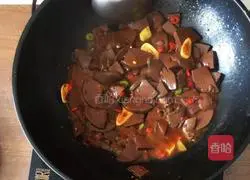 Illustration of how to make spicy and sour duck blood 5