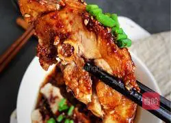 Illustration of how to make spicy white chopped chicken 8