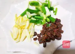 Illustration of how to make twice-cooked pork with green garlic 3