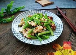  Illustration of how to mix walnuts with celery 9