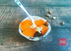  Illustration of how to make steamed pumpkin with red dates and lilies 6