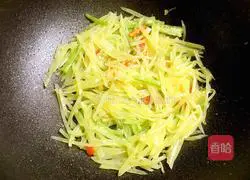 Illustration of how to make shredded potatoes in vinegar 7