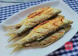 Illustration of how to make fried green lingzi fish 11