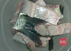 Illustration of how to make half-fried fish with black bean sauce 1