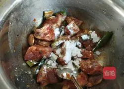 Illustration of how to make glutinous rice steamed pork ribs 6