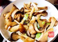 Illustration of how to make scrambled eggs with mushrooms 6