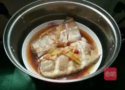 Illustration of how to make salt and pepper steamed fish 8