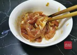 Illustration of how to make two-color rice bento with fried shredded pork and lotus root 3