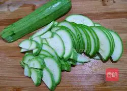 Fried pork slices with green and red pepper and zucchini Illustration of how to do it 7