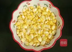 Illustration of how to make fried peas and sausage 3