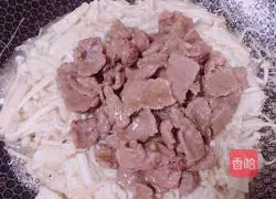 Illustration of how to make fried beef with enoki mushrooms 8