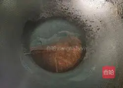 Illustration of how to make fried sausage with spring bamboo shoots 6