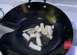 Illustration of how to make bitter bamboo shoots in pot 4