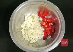 Illustration of how to make a bento with minced meat and vegetables 3