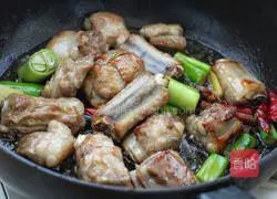 Illustration of how to cook rice cakes with spareribs 5