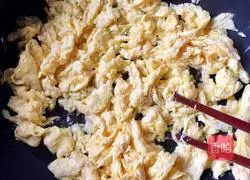 Illustration of how to make tomato scrambled eggs 5