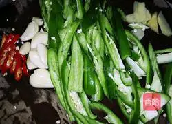 Illustration of how to make lucky fish fall in love with soft tofu 2