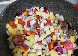 Illustration of how to make curry chicken rice 9