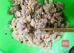 Illustration of how to make steamed mutton with flour 4