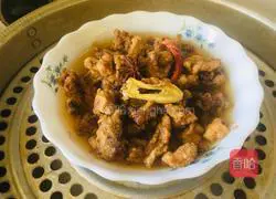 Illustration of how to make a bowl of steamed crispy pork 6