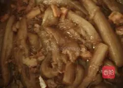 Illustration of how to make minced meat, salted fish and eggplant stew 4