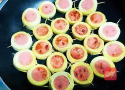 Illustration of how to make bean curd ham rolls 8