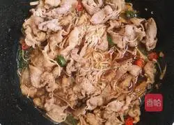 Illustration of how to make beef and enoki mushrooms with sesame sauce 6