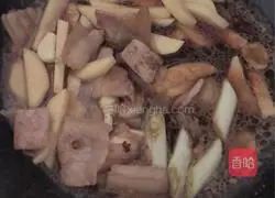 Illustration of Pork, Cabbage and Potato Stewed Vermicelli 10