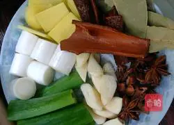 Illustration of how to make braised pig's trotters with soybeans 2