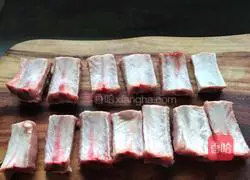Illustration of how to make glutinous rice steamed pork ribs 2