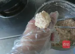 Illustration of how to make fried pork meatballs 4