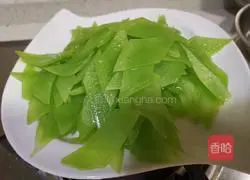 Illustration of how to make fried lettuce slices with minced meat 4