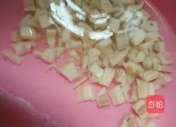 Illustration of how to make sweet and sour lotus root 1